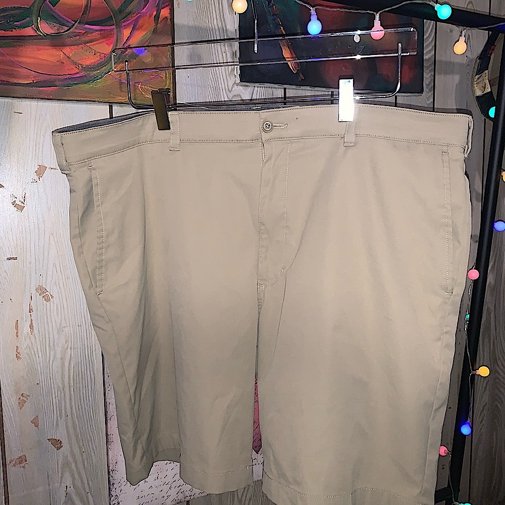 Ben Hogan Tan Flat Front Shorts
Size 40
Gently used